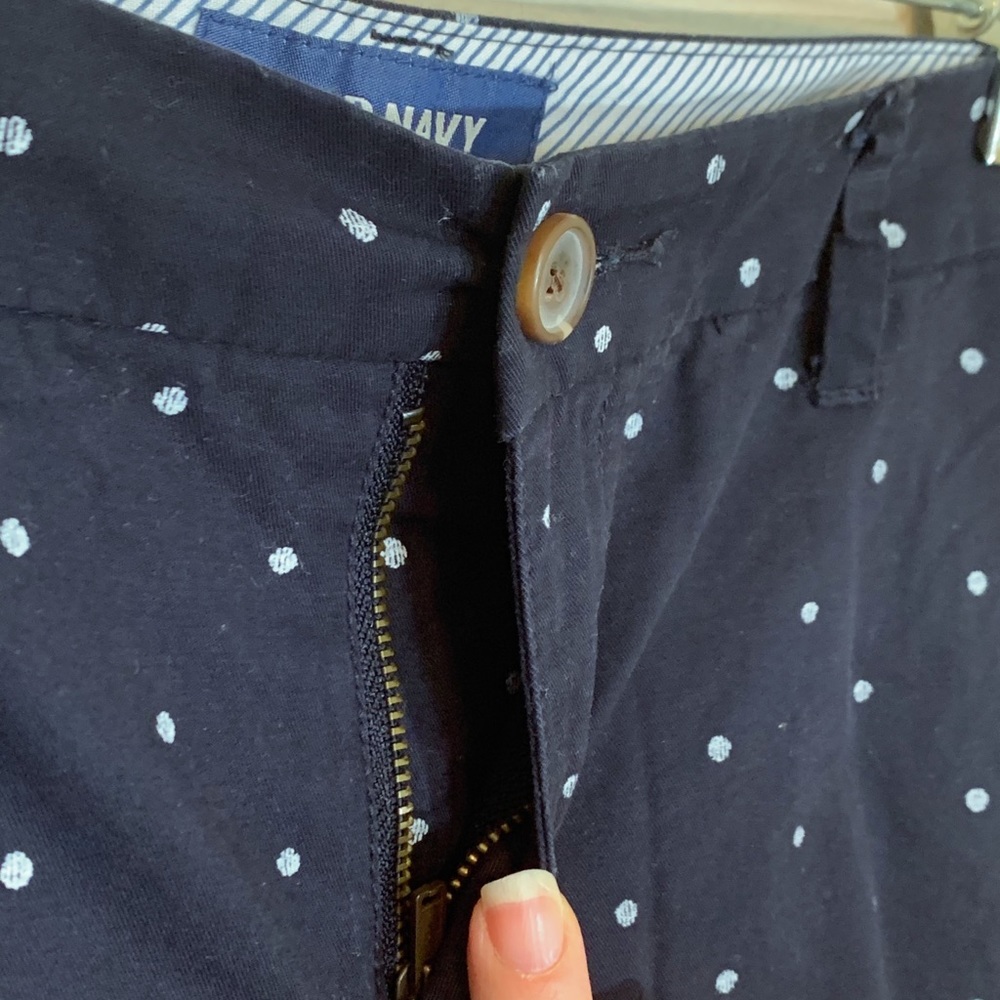 Old Navy (size 14) Everyday Khaki Navy with Polka Dot Shorts - Picture 6 of 9